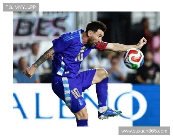 梅西读秒吊射击中横梁 詹俊盛赞：这就是超能力！